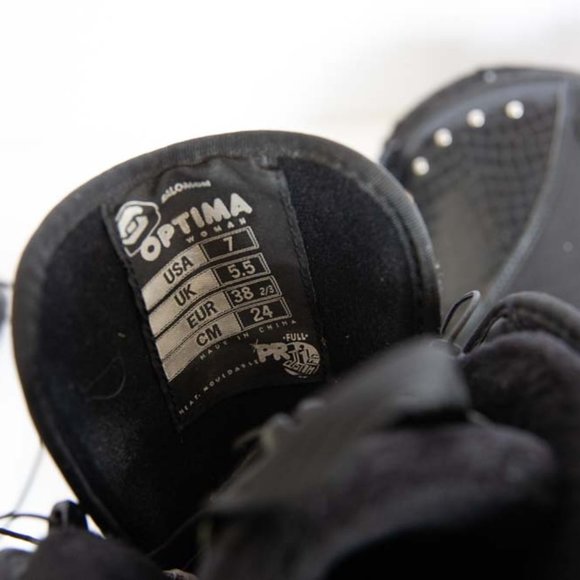 Gently used Salomon snowboard boots - Picture 7 of 13